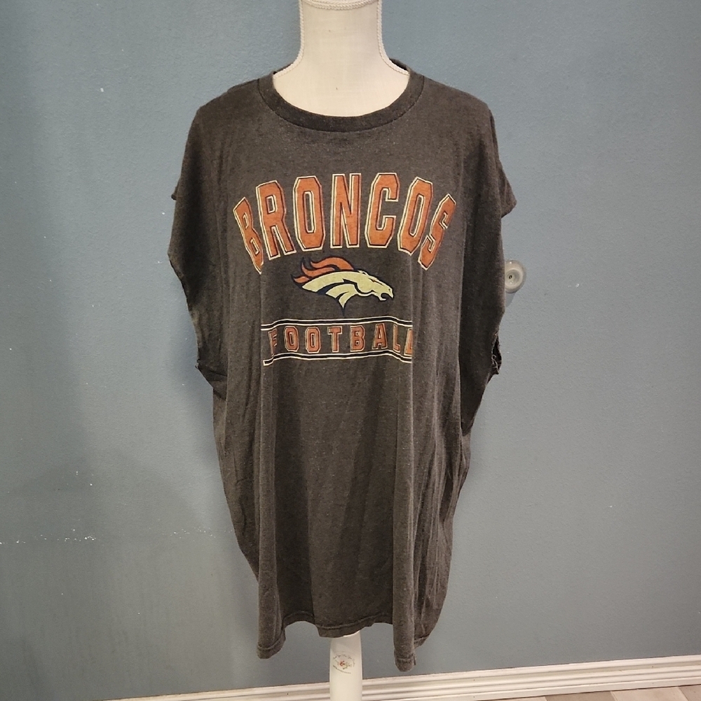 NFL Team Apparel Broncos Football Distressed Grunge Destroyed Sleeveless Shirt